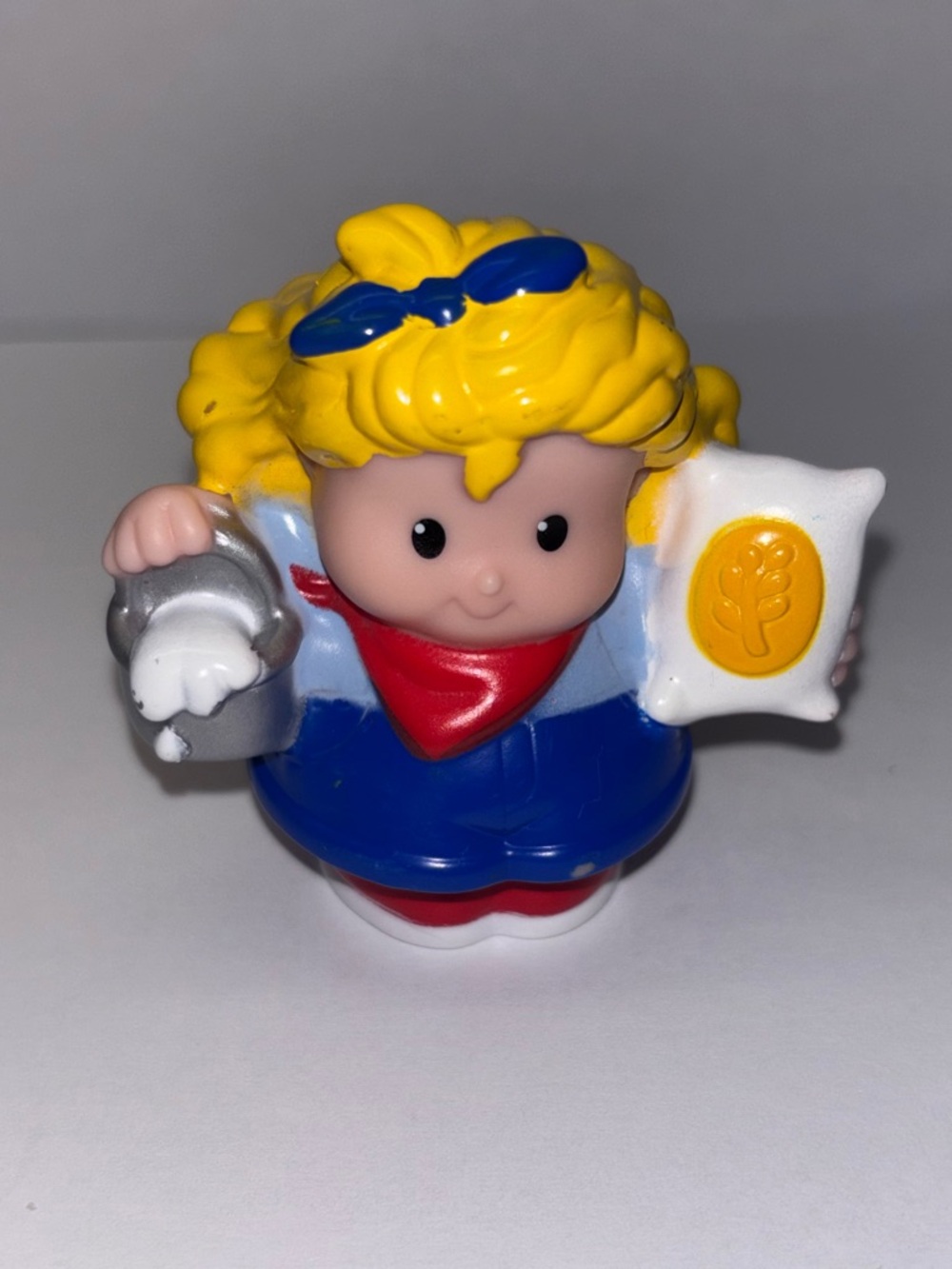 VTG 2009 Fisher Price Little People Blonde Girl Figure, Sarah Lynn Milk bucket